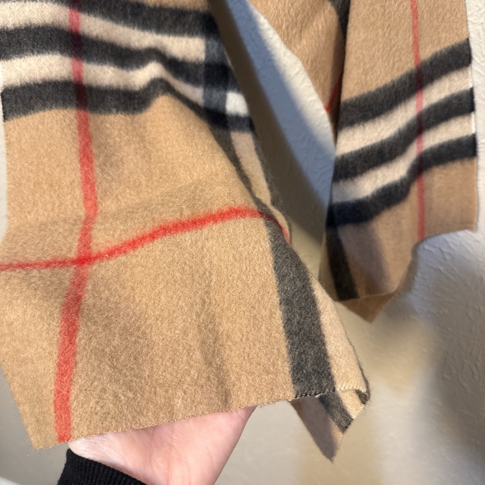 Burberry Cashmere Scarf FIRM - Picture 3 of 5